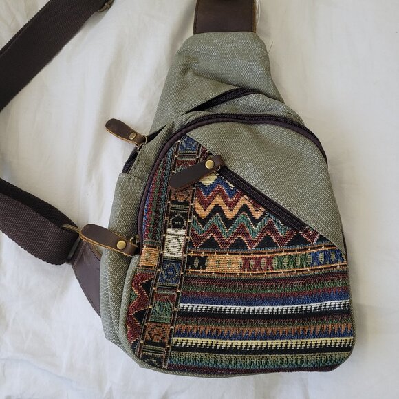 NEW Womans Canvas & leather Trim Crossbody Sling Bag 5 pocket Zip Quality NWT - Picture 4 of 6
